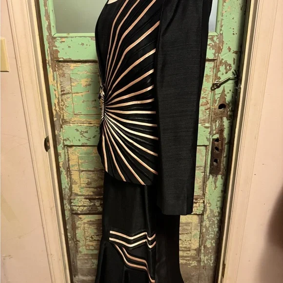 Elegant Black and White Women's Dress Suit - Picture 5 of 16